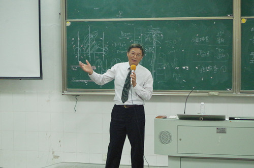陈栋灿副教授演讲进行中_副本.jpg