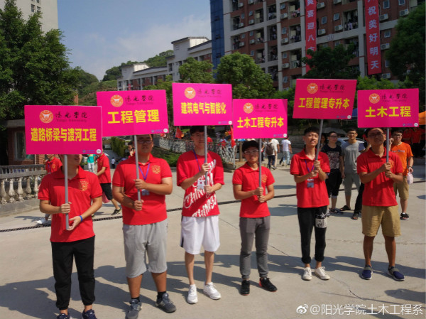 我们在这里等你.jpg