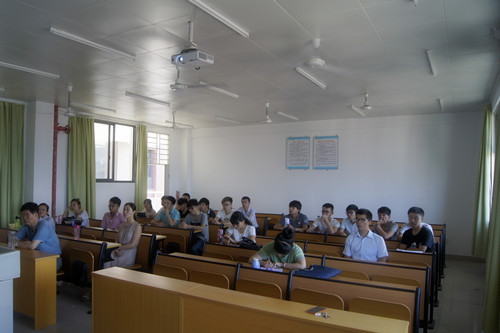 与会人员认真聆听.jpg