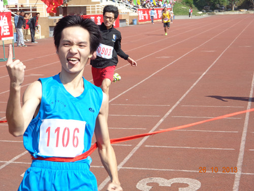 男子200米冠军_副本.jpg