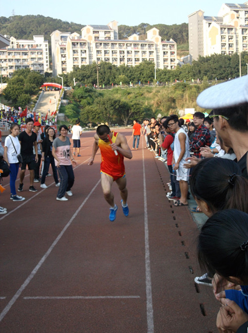 跃斌在跑步.jpg