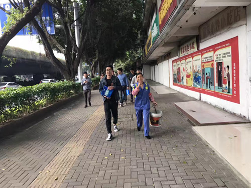 2慰问环卫工人.jpg