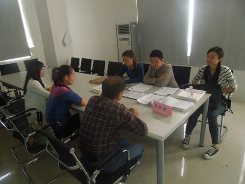 名筑实业集团招聘人员与我系教师交流，反馈此次学生面试的情况_副本.jpg