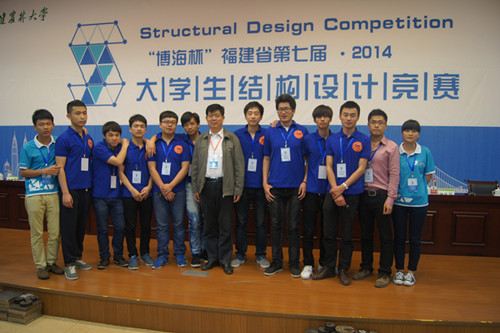 带队教师和参赛学生合影留恋_副本.jpg