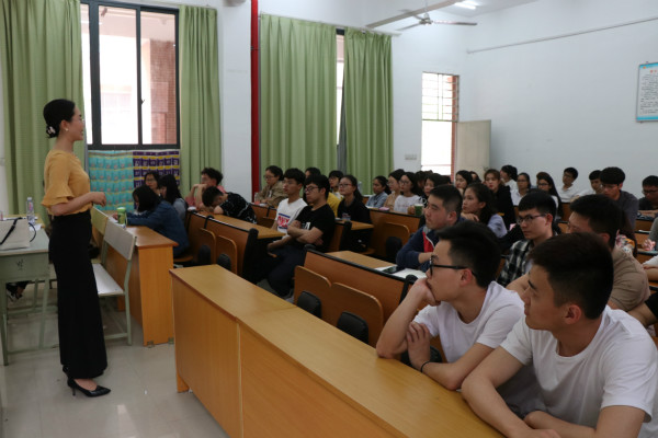 0416投稿照片-土木工程学院-土木工程学院党总支携手人文与传播学院党总支结合热剧开展“学习十九大精神”专题会议2_meitu_7.jpg