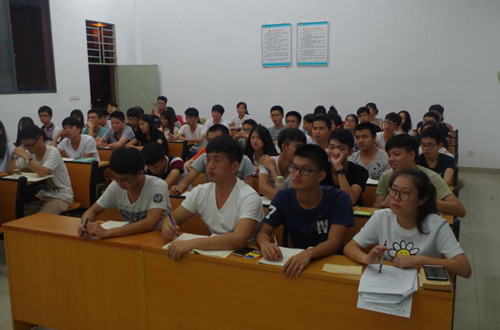 学生骨干们认真聆听，认真记录_副本.jpg