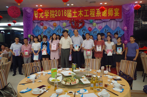 老师合影.jpg