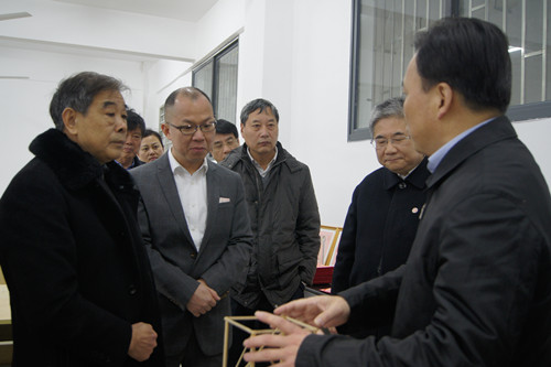 林腾蛟主席陪同省教育厅黄厅长考察土木系实验室创新工作室对结构赛提出的厚望_副本.jpg